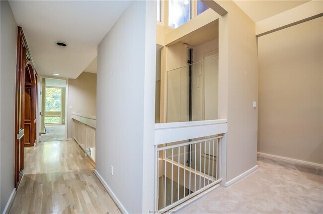 Building Photo - 45 Briar Hollow Ln