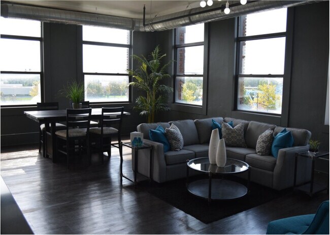 Building Photo - 23 N Summit St