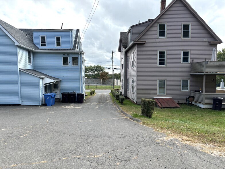 Building Photo - 1310 Stanley St