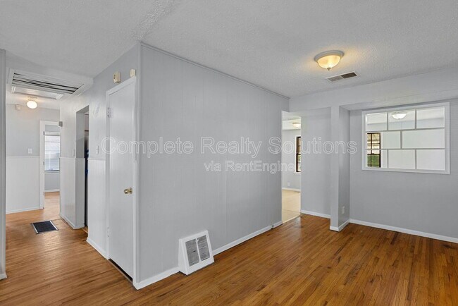 Building Photo - 416 Lanark Rd