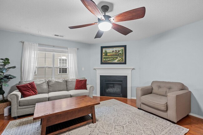 Building Photo - Fantastic 4 Bedroom, 3 Bath home near Brier Creek & RDU, Fenced-in Yard, Bonus Room, Pet Friendly!