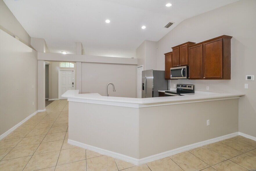 Building Photo - 903 Bonneville Ln