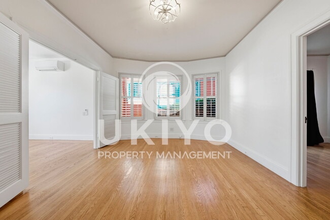 Building Photo - 860 Portal Ave