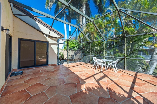 Building Photo - 2925 Azalea Dr