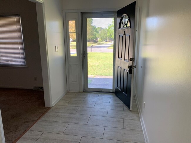 Building Photo - 23 Edith Dr