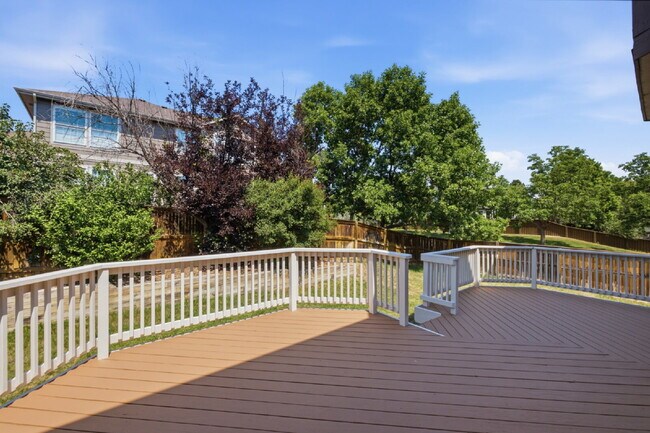 Building Photo - Spectacular Stonegate Living! Gorgeous 3-Bed Corner Finished Basement, Wet Bar, and Custom Marble...