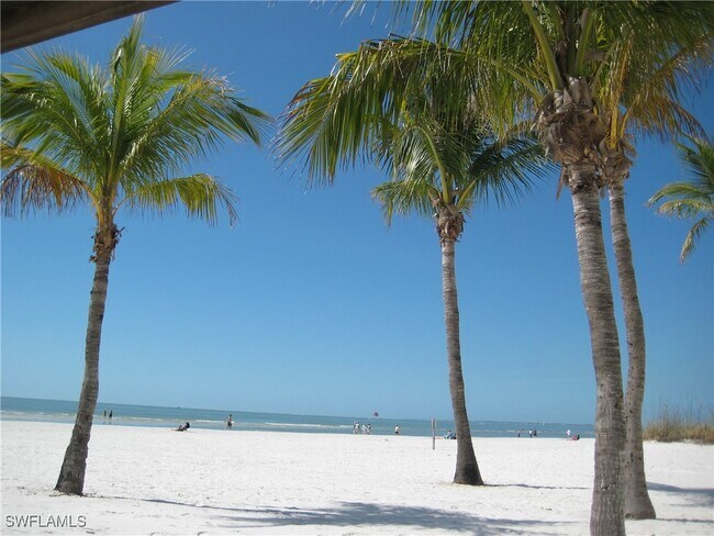 Building Photo - 14819 Laguna Dr