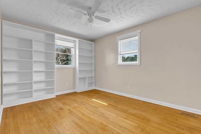 Building Photo - 306 Glancy St