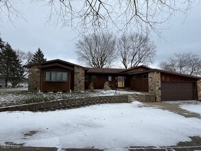 Building Photo - 1590 N Crater Ave