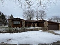 Building Photo - 1590 N Crater Ave