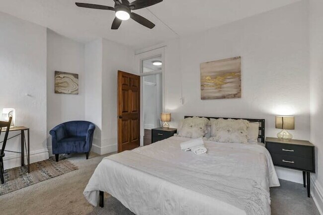 Building Photo - The Artist's Apt. | 2BR | Short North | +Parking