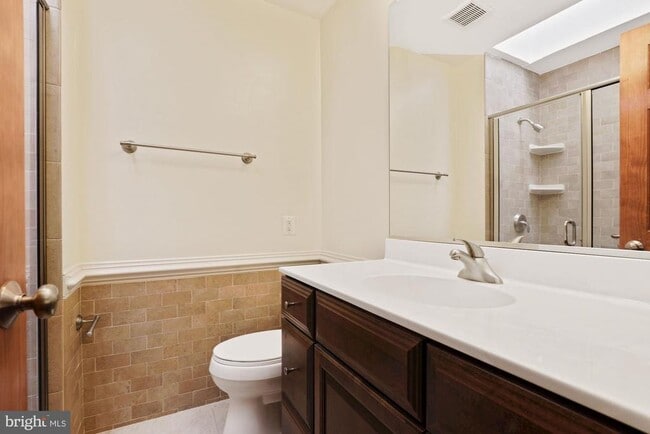 Building Photo - 2057 Golf Course Dr