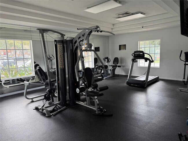 Building Photo - 882 NW 92nd Ave