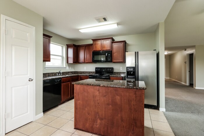 Building Photo - 4810 Tulip Trail Ln