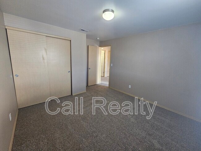 Building Photo - 7016 S Lucas St