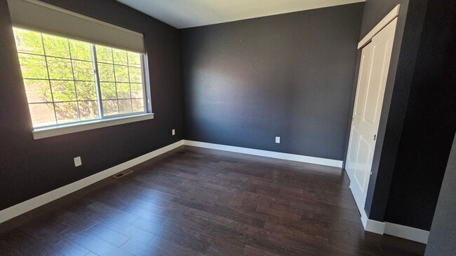 Building Photo - Modern 4 Bedroom 5 Bath Townhome - With Lots of Natural Light and Great Views!
