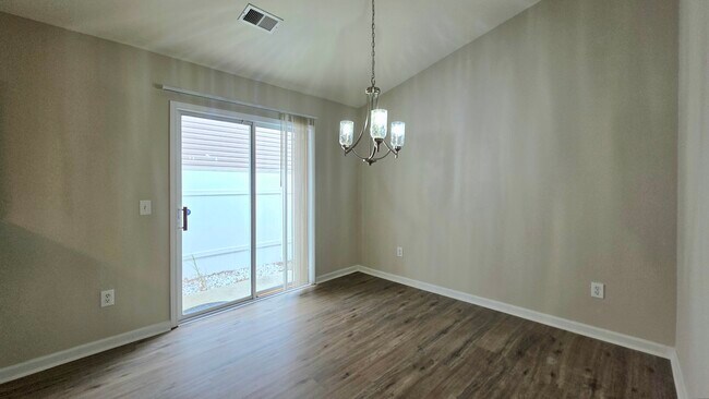 Building Photo - 920 Silvercrest Dr