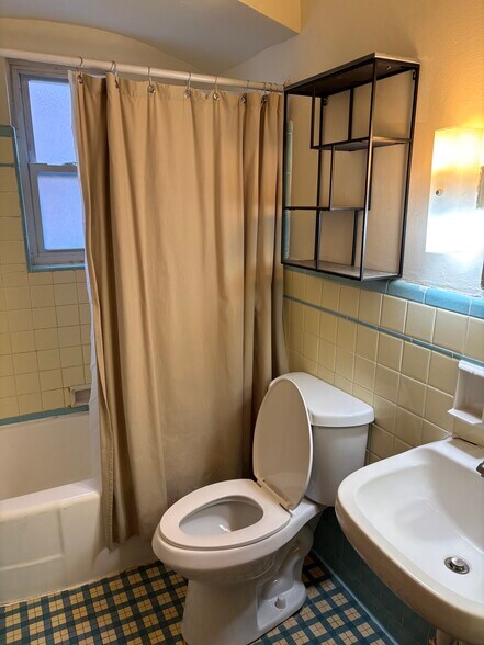 Building Photo - 1119 Amsterdam Rd