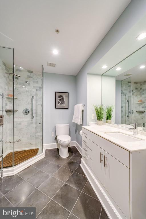 Building Photo - 910 Powhatan St