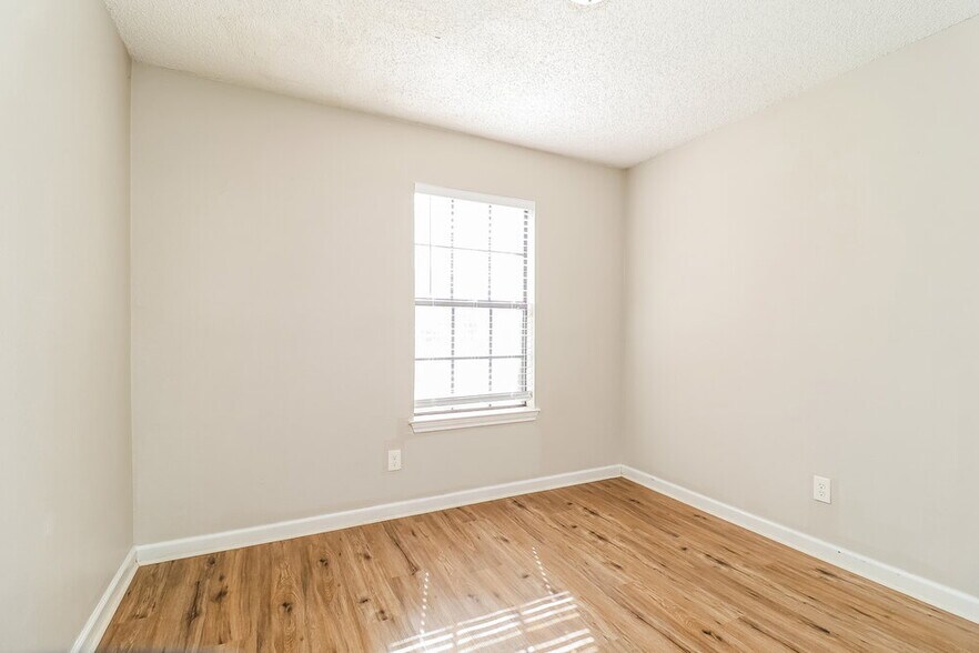 Building Photo - 1221 Settlers Way