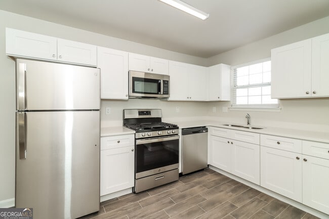 Building Photo - 7073 Stonecreek Dr