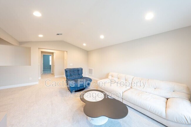 Building Photo - 3130 E Alicia Dr