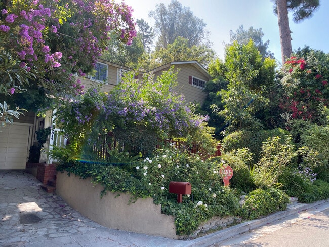 Building Photo - 3814 Dixie Canyon Ave