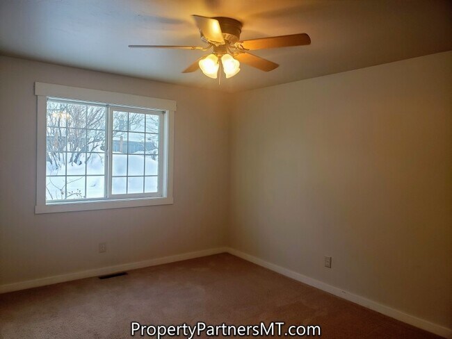 Building Photo - 3 Bedroom 2 Bath House - Near Emily Dickinson School