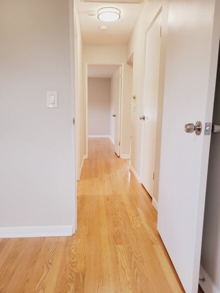 Building Photo - 112 W Burlington Ave