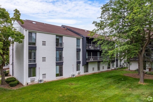 Building Photo - Studio Premium