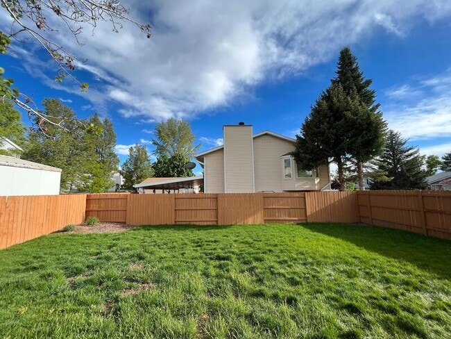 Building Photo - 11301 Sandy Ridge Dr