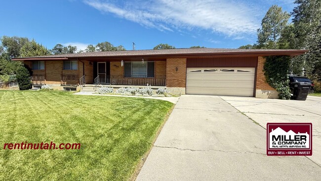 Building Photo - Beautiful home in secluded neighborhood!
