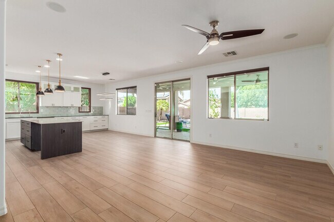 Building Photo - 622 W San Carlos Way