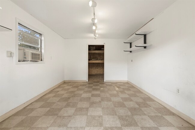 Building Photo - 1850 Libbey Dr