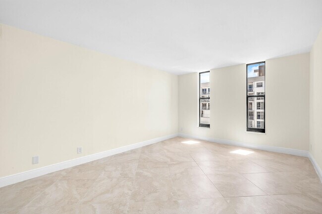 Building Photo - 1000 S Ocean Blvd