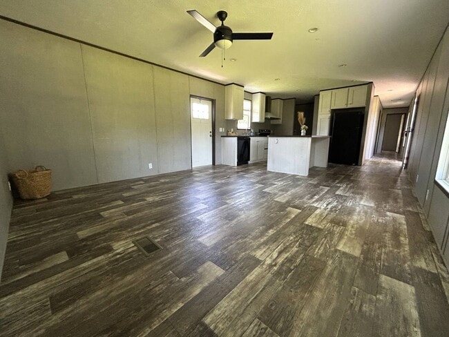 Building Photo - 220 Autumn Ln