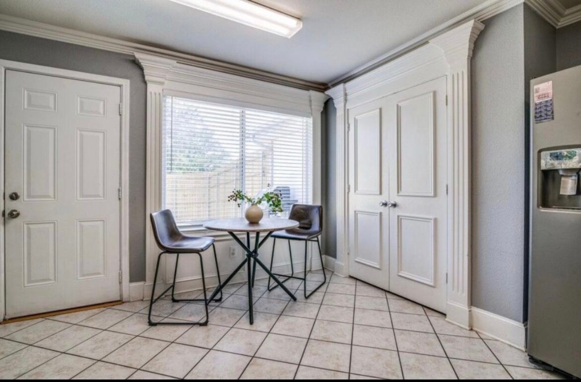 Building Photo - 7717 Coral Way