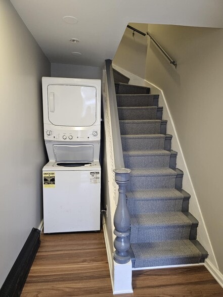 Building Photo - 114 Clinton Street