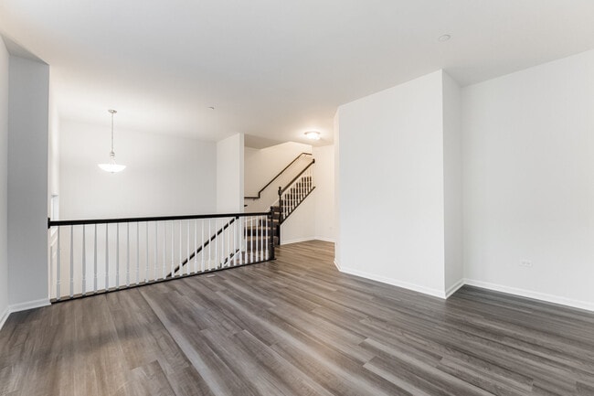 Building Photo - 1985 Kingsley Cir