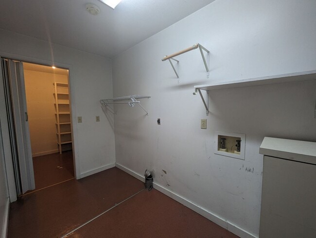 Building Photo - 4 Bedroom/2 Bathroom Home in Batesville