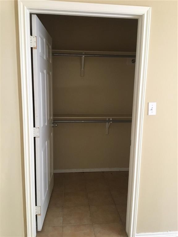 Building Photo - 27 Lilia Dr