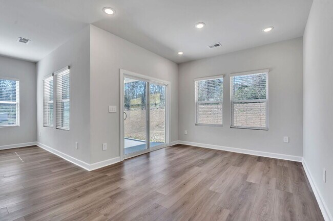 Building Photo - Like New 3BR/2BA Home is Woodruff, SC  **$1875/mo rent