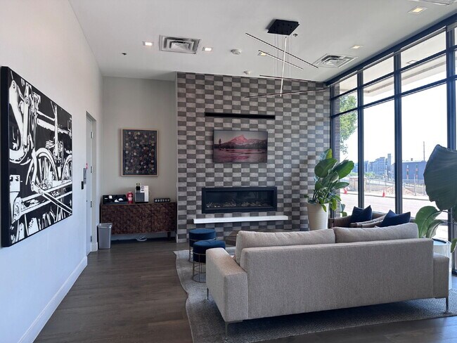 Building Photo - Stunning Denver Condo with Assigned Garage...