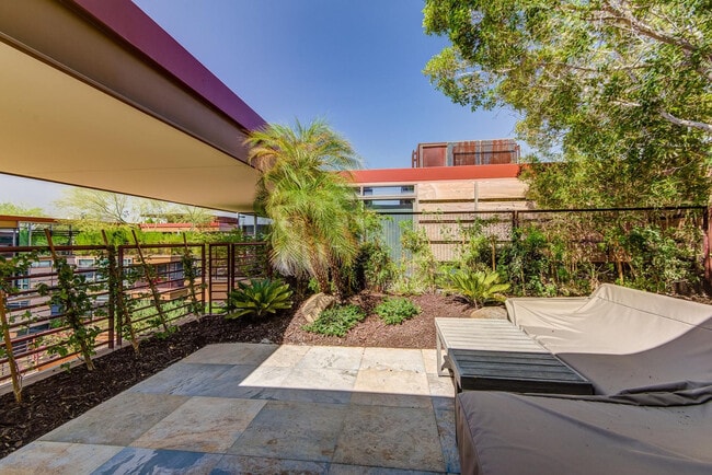 Building Photo - 7137 E Rancho Vista Dr