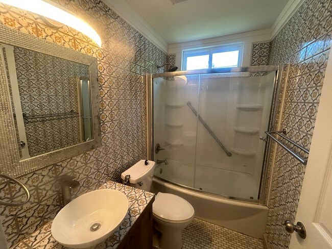 Building Photo - Charming 2-bedroom, 1-bathroom home in one of Columbia's most convenient locations!