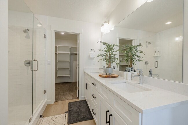 Building Photo - 408 S 680 E