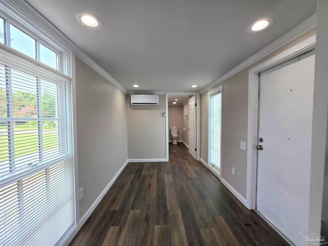 Building Photo - 8676 Sharon Ln