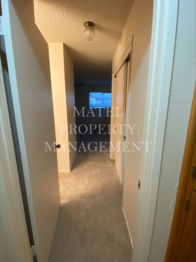 Building Photo - No Deposit