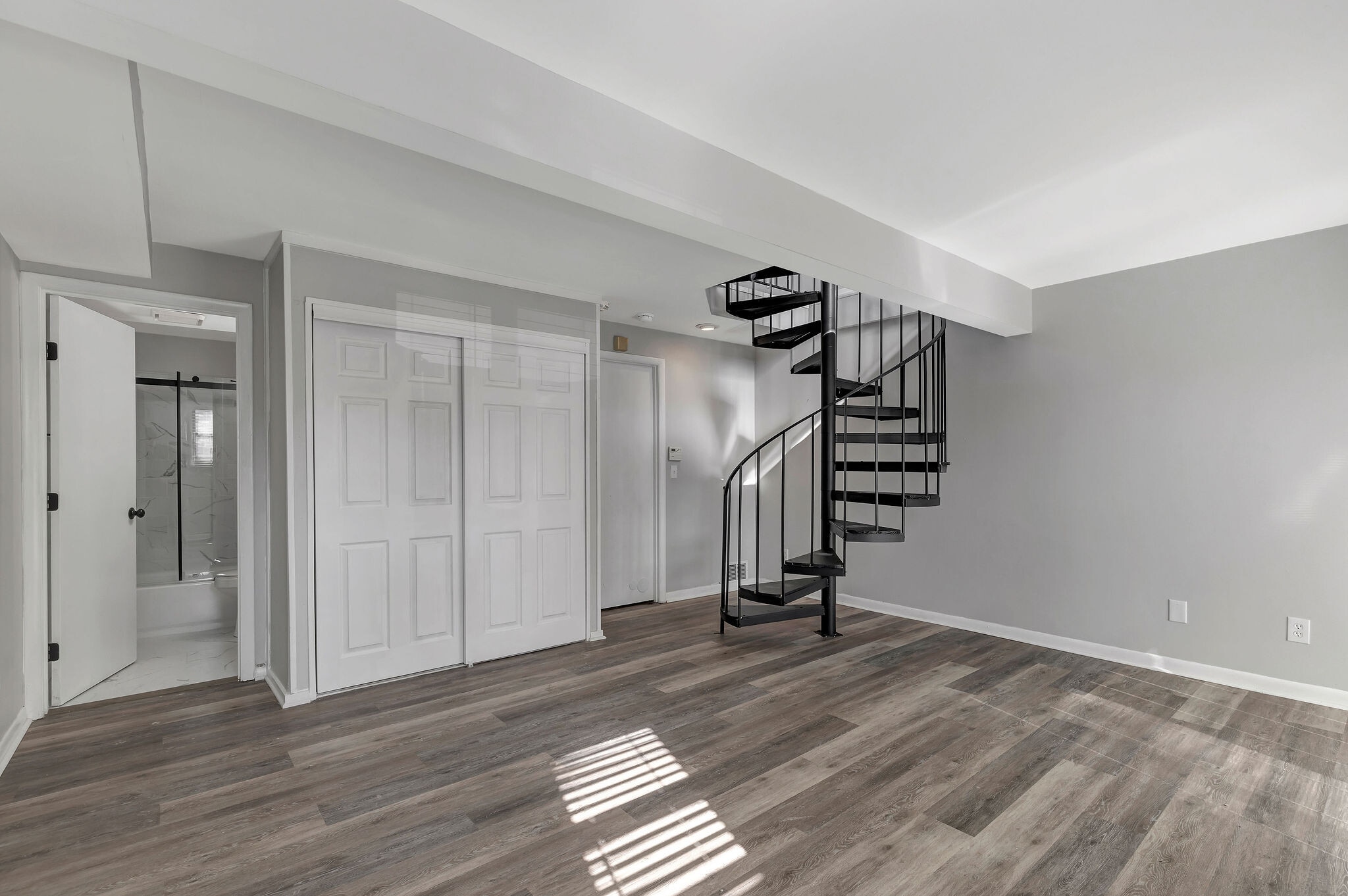 Building Photo - 2410 Grandview Ave