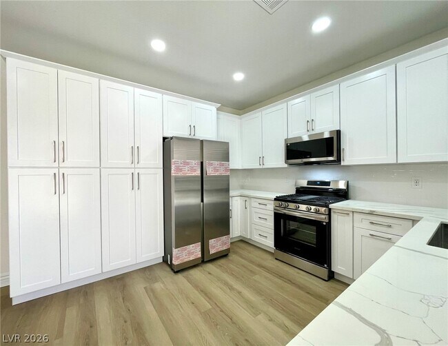 Building Photo - 10546 Big Mill Dr